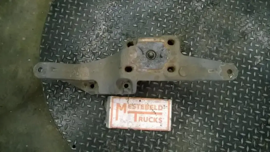 Volvo L uchtveerjuk links