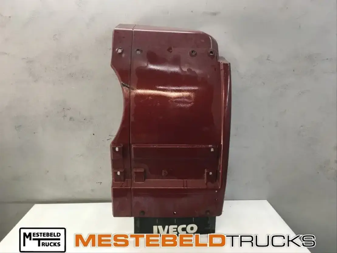 Iveco Spatbord rechts voor
