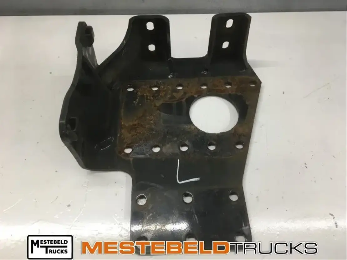 MAN Cabineophanging links voorzijde