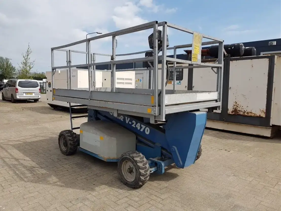 Genie V2470 / E Elektra 4x2 Schaarhoogwerker 10 meter werkhoogte