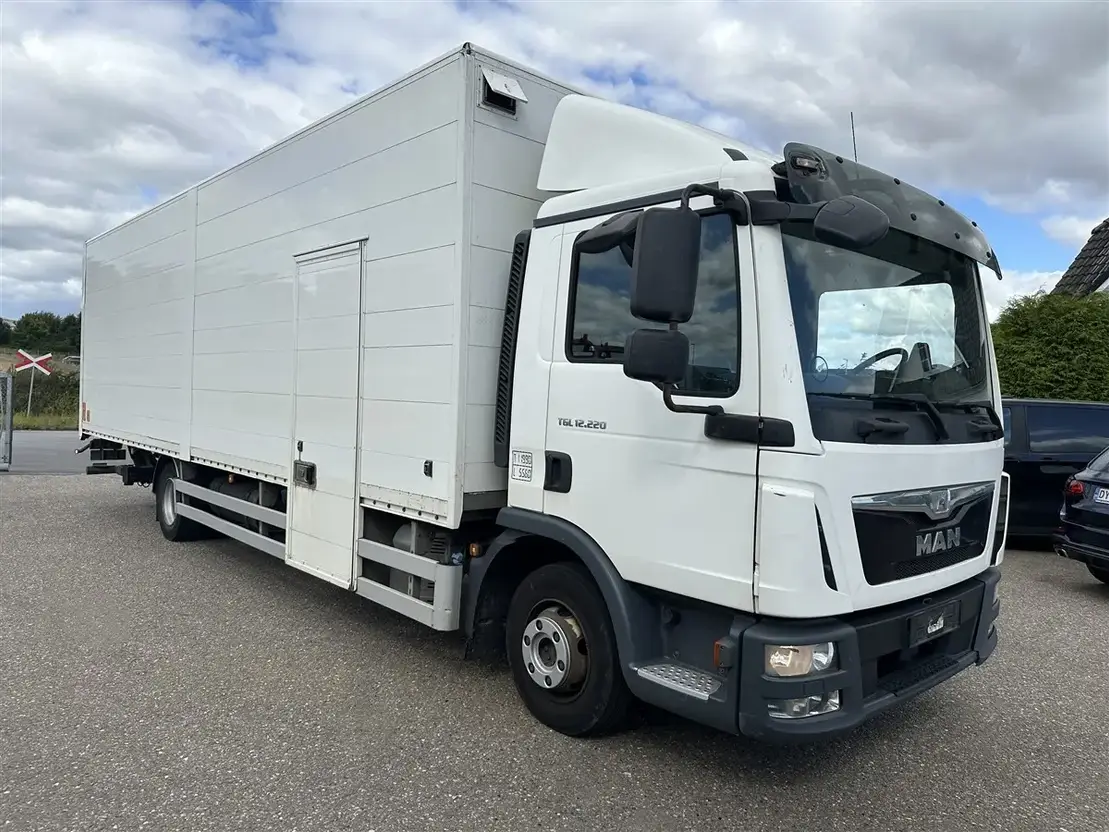 MAN TGL 12.220 4x2 Box Euro-6